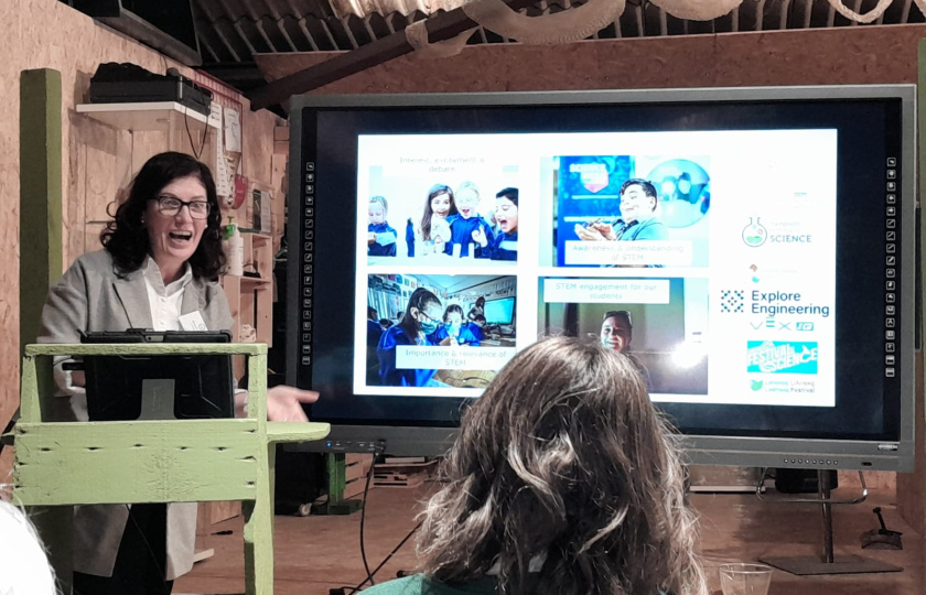 eleanor presenting CRAFT to an audience
